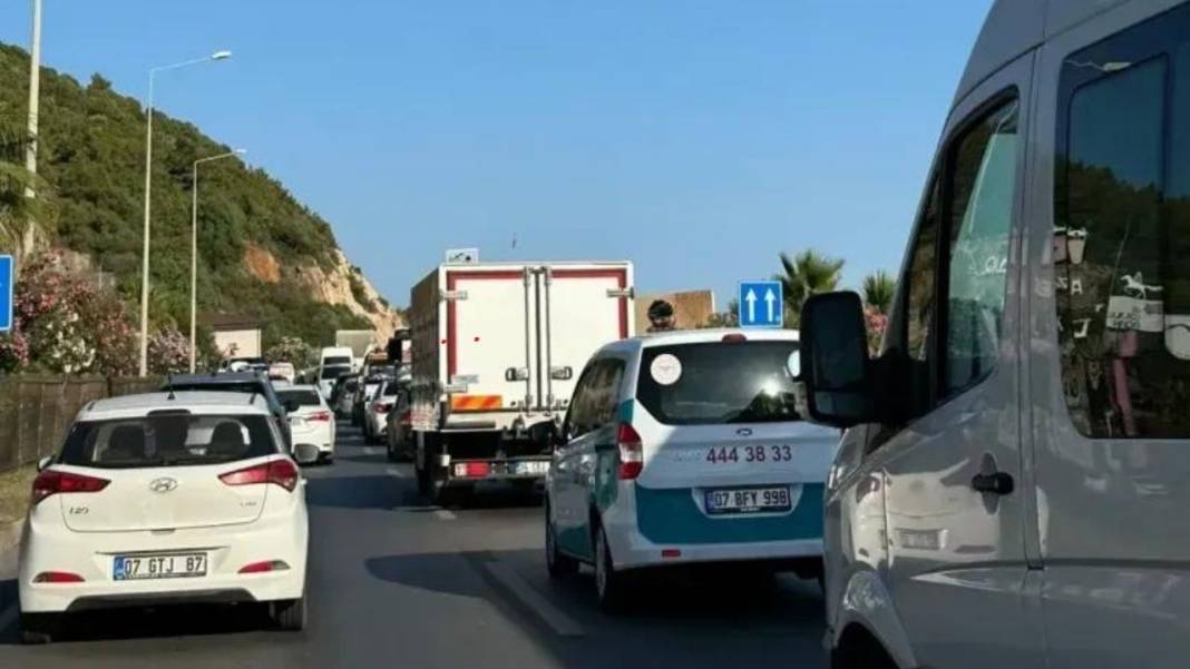 Resmen İstanbul olduk ALANYA! Trafik Kabusu Sürüyor! 1