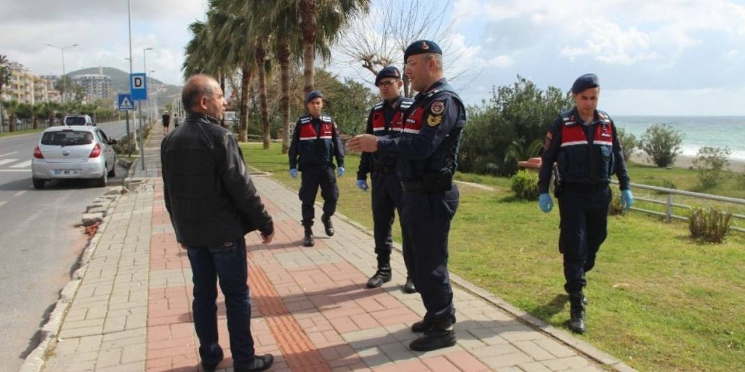 Alanya'da Jandarma Komutanlığı tarafından trafik denetim uygulaması yapıldı 3