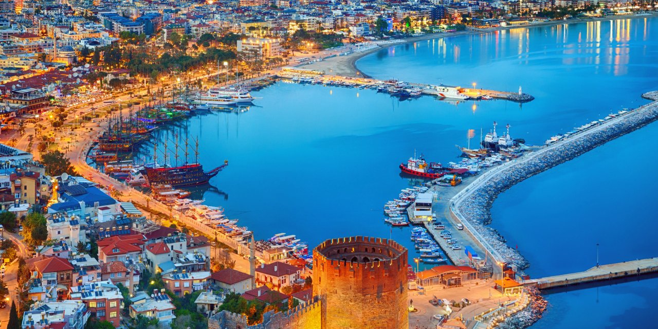 Alanya'ya insan seli geliyor, turizmci bayram edecek