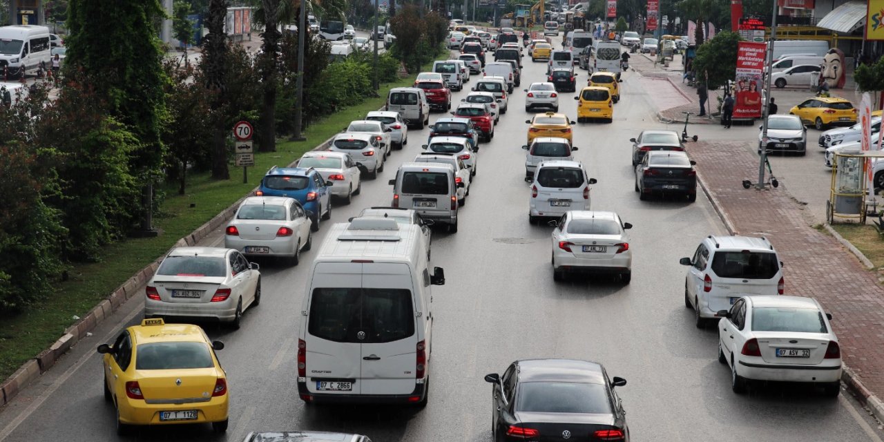 Alanya, kornaya ve egzoz dumanına boğuldu