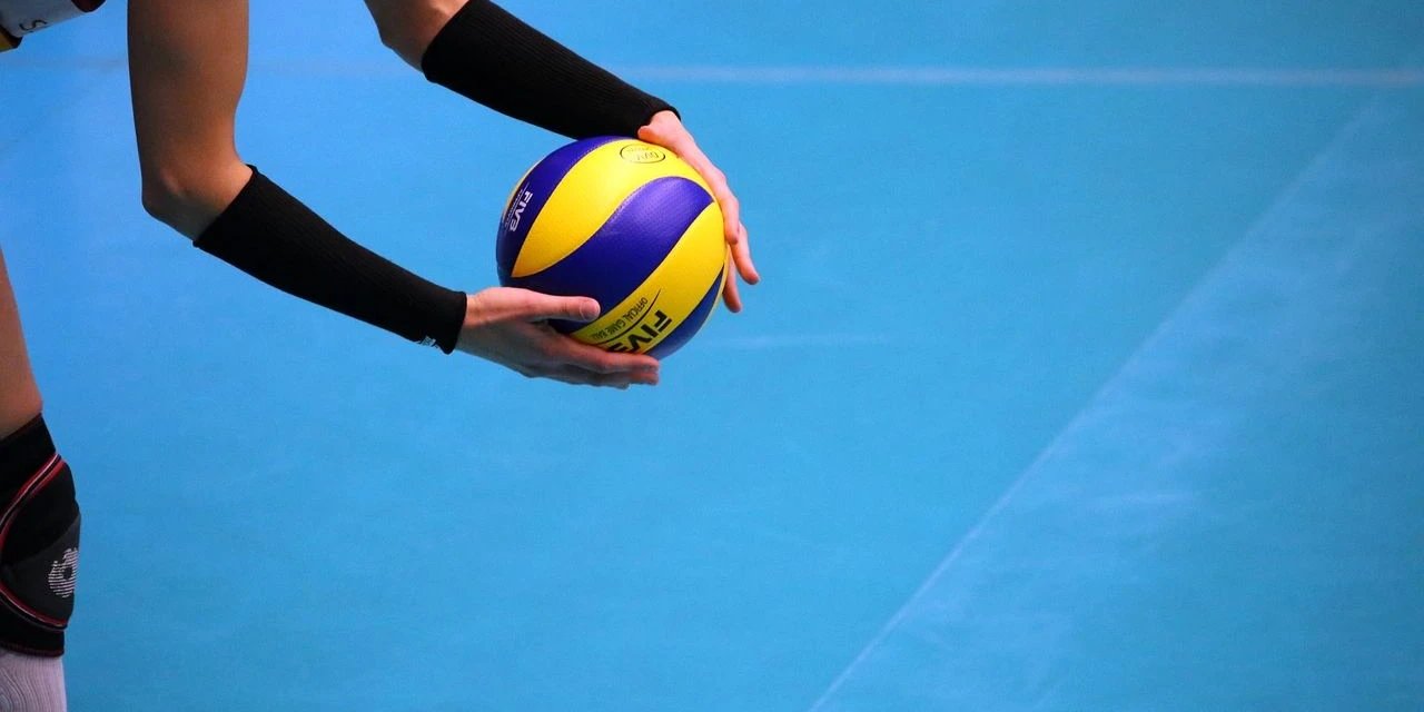 Alanya'da çocuklara ücretsiz voleybol eğitimi verilecek