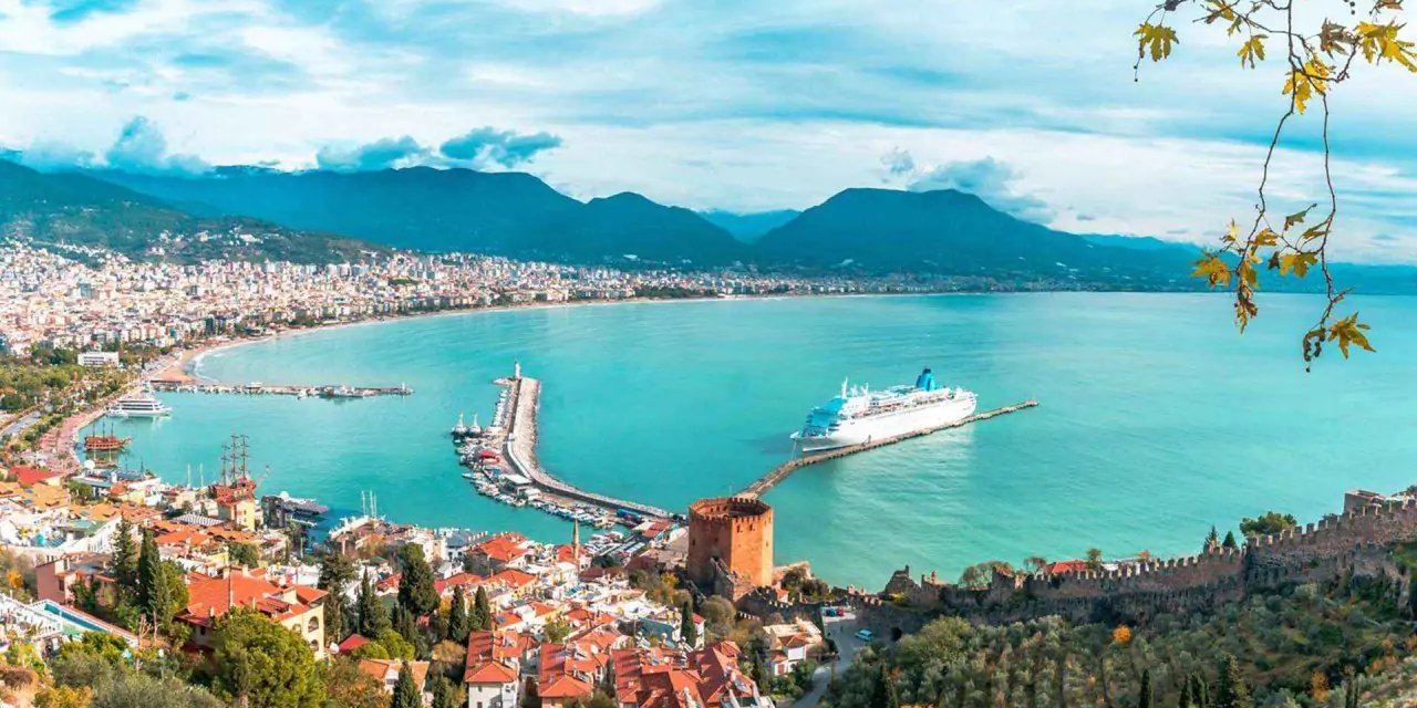 Gelen turist sayısının haddi hesabı yok ama kimse otellerde kalmıyor