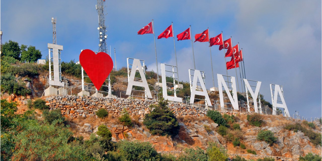 Görmek İçin Kuyruklar Kurdular Alanya