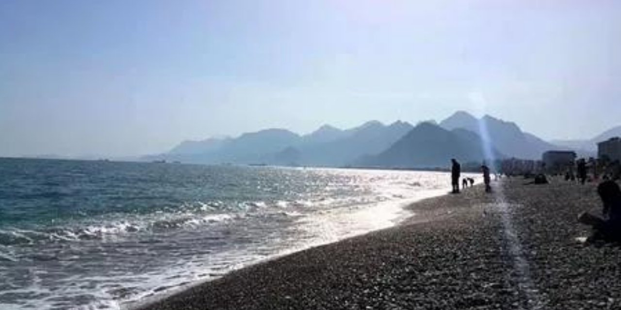 Antalya Konyaaltı Deniz sefasındakilere Yağış Sürprizi!