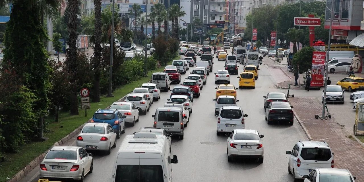 Alanya sabah ve akşam trafik yoğunluğuna alışamadı