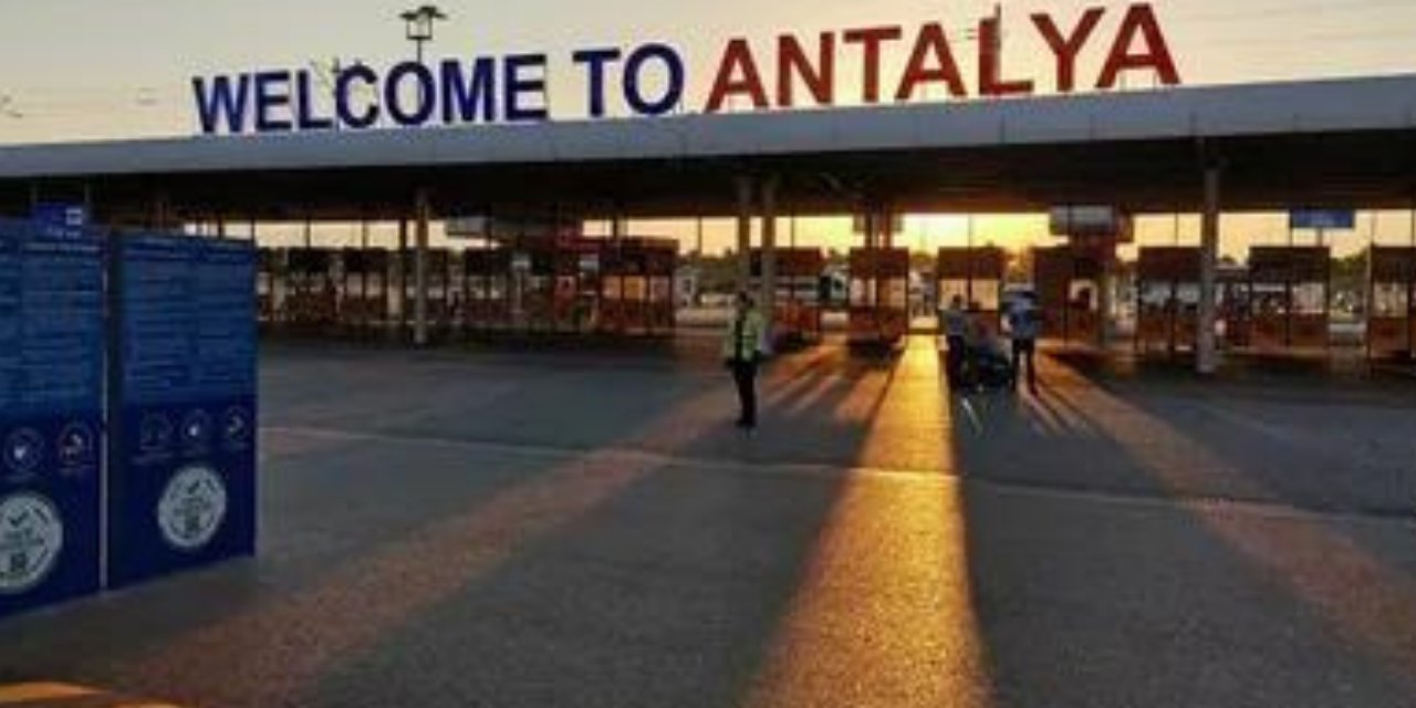 Havalimanında yolcu trafiği rekorladı - ANTALYA